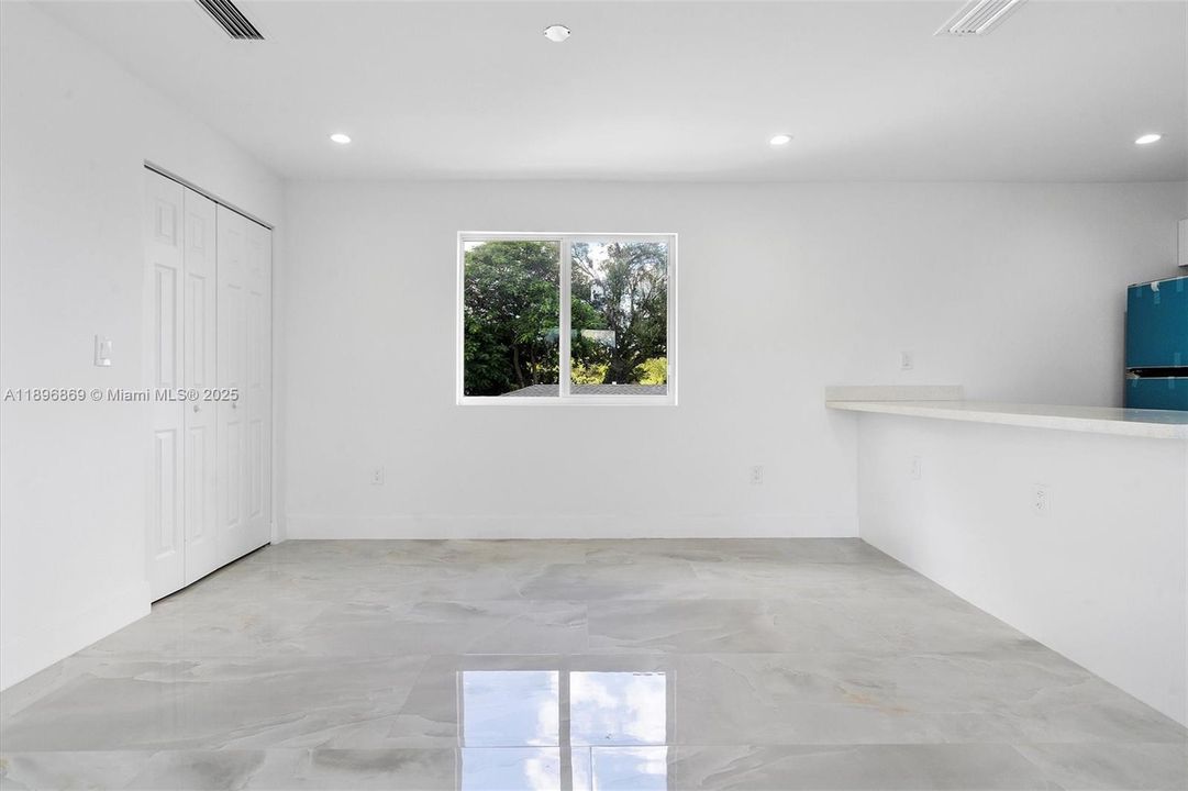 For Rent: $3,200 (3 beds, 2 baths, 1500 Square Feet)