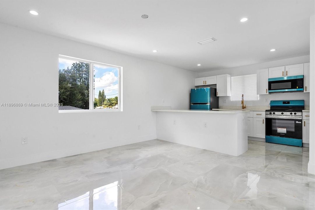 For Rent: $3,200 (3 beds, 2 baths, 1500 Square Feet)