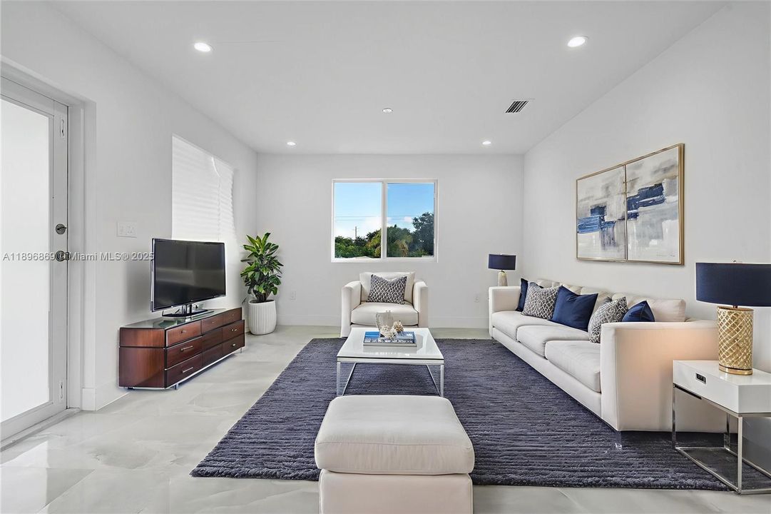 For Rent: $3,200 (3 beds, 2 baths, 1500 Square Feet)