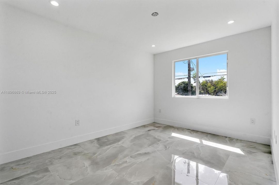 For Rent: $3,200 (3 beds, 2 baths, 1500 Square Feet)