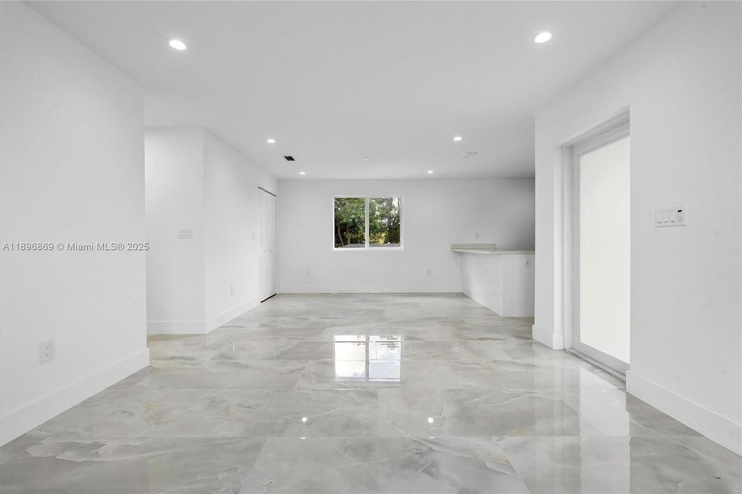 For Rent: $3,200 (3 beds, 2 baths, 1500 Square Feet)