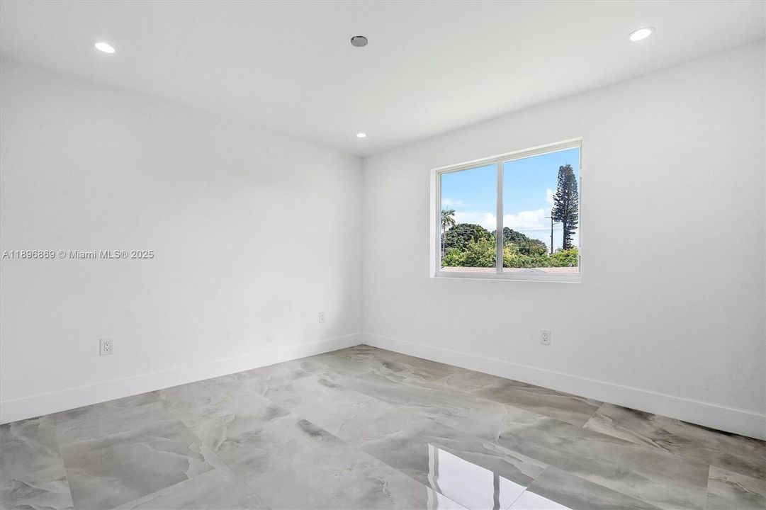 For Rent: $3,200 (3 beds, 2 baths, 1500 Square Feet)