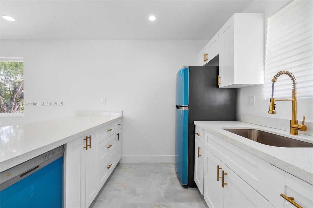 For Rent: $3,200 (3 beds, 2 baths, 1500 Square Feet)