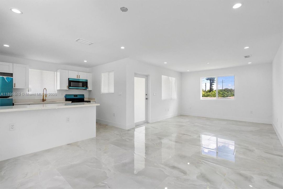 For Rent: $3,200 (3 beds, 2 baths, 1500 Square Feet)