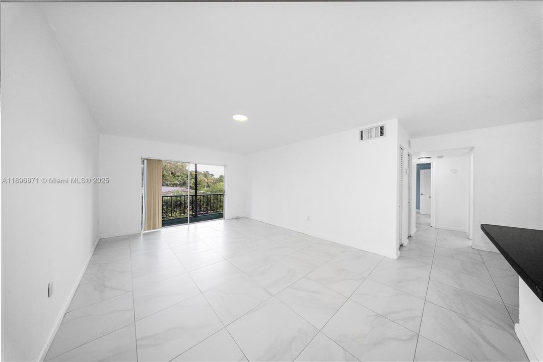 Recently Sold: $299,000 (2 beds, 2 baths, 1133 Square Feet)