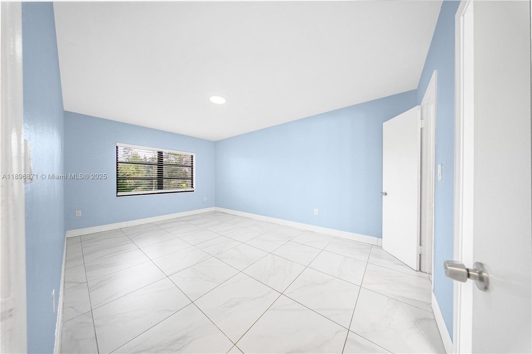 Recently Sold: $299,000 (2 beds, 2 baths, 1133 Square Feet)