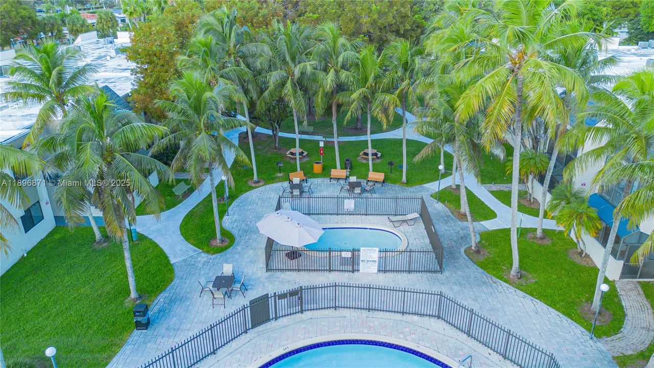 Recently Sold: $299,000 (2 beds, 2 baths, 1133 Square Feet)