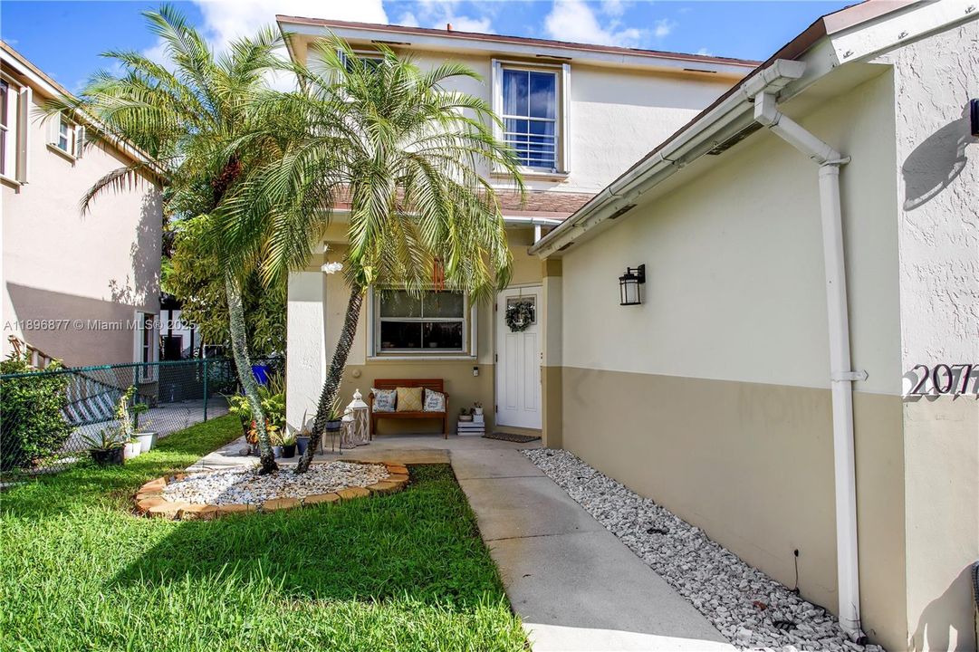 Недавно арендовано: $4,000 (3 спален, 2 ванн, 2057 Квадратных фут)