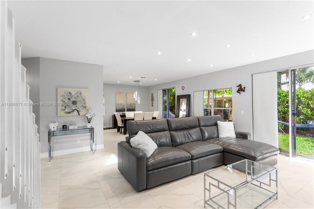 Недавно арендовано: $4,000 (3 спален, 2 ванн, 2057 Квадратных фут)