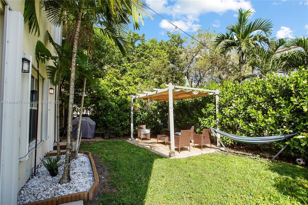 Недавно арендовано: $4,000 (3 спален, 2 ванн, 2057 Квадратных фут)