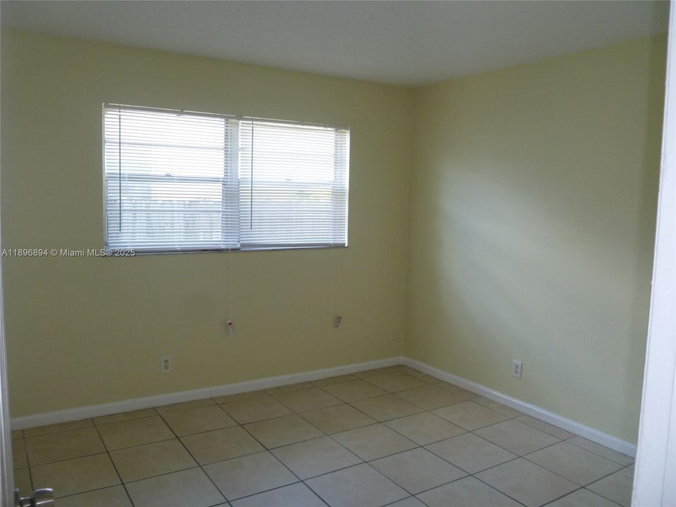 В аренду: $1,900 (2 спален, 1 ванн, 1000 Квадратных фут)