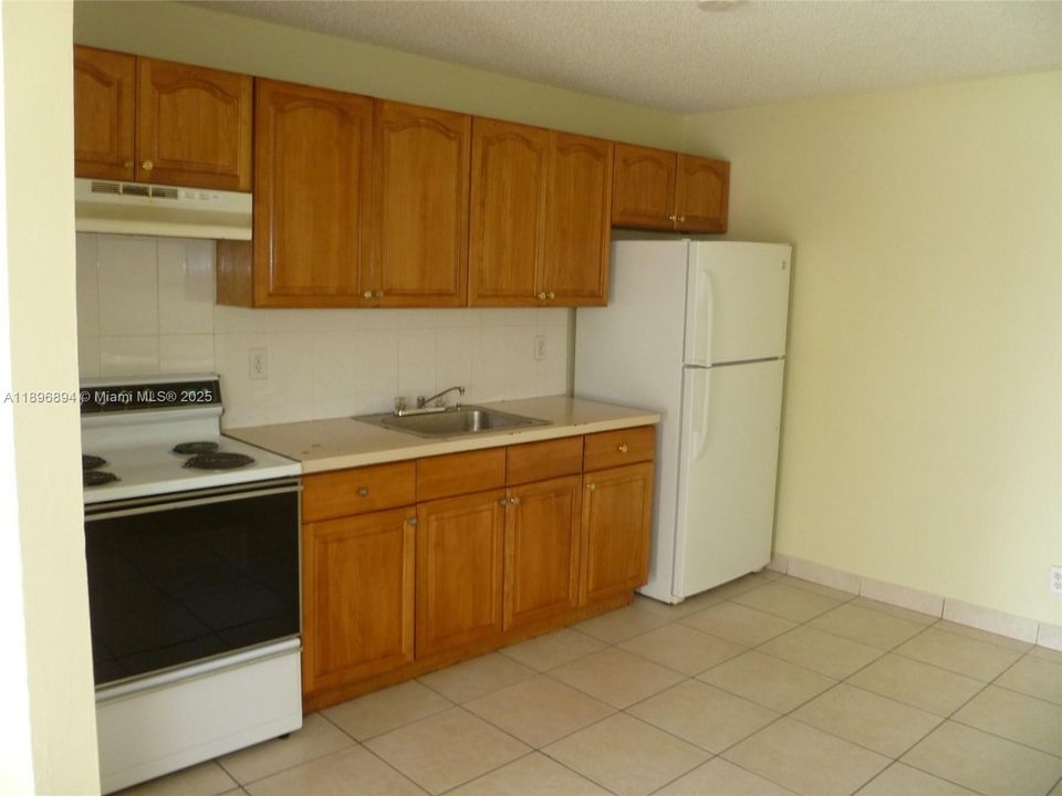 В аренду: $1,900 (2 спален, 1 ванн, 1000 Квадратных фут)