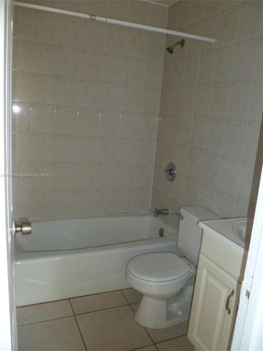 В аренду: $1,900 (2 спален, 1 ванн, 1000 Квадратных фут)