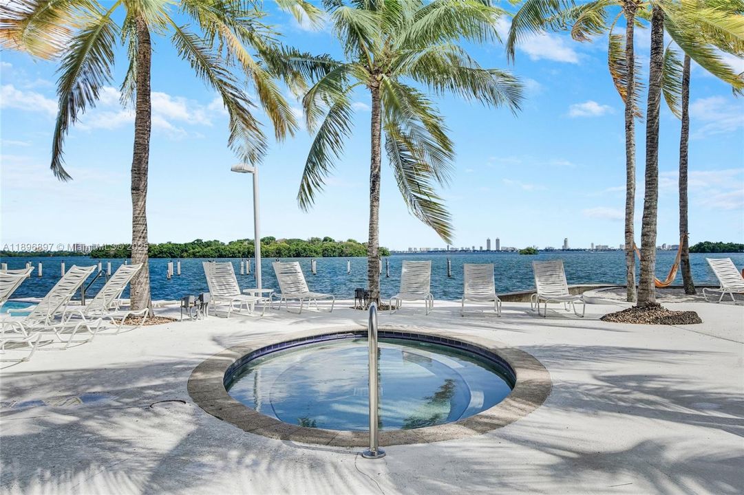 En Venta: $239,000 (0 camas, 1 baños, 571 Pies cuadrados)