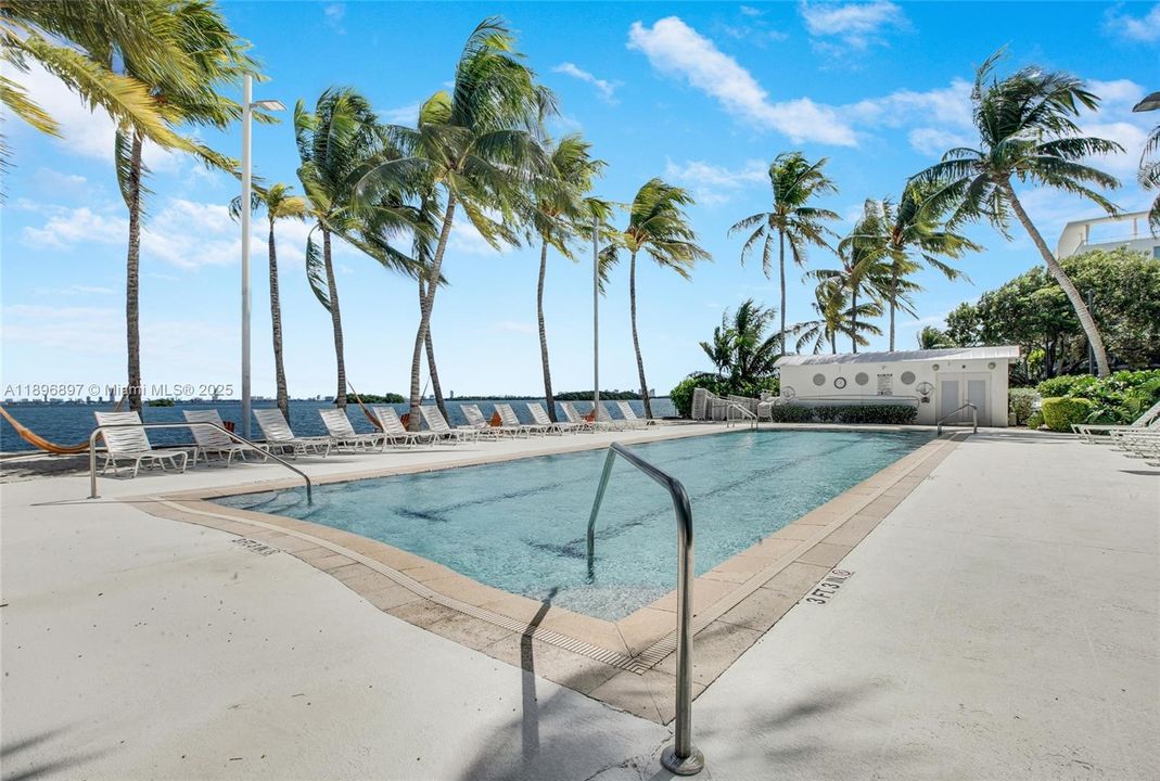 En Venta: $239,000 (0 camas, 1 baños, 571 Pies cuadrados)