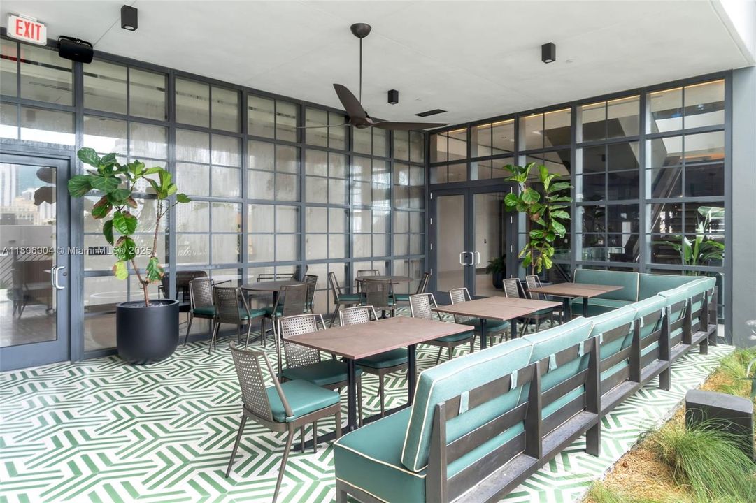 For Sale: $615,000 (1 beds, 1 baths, 540 Square Feet)