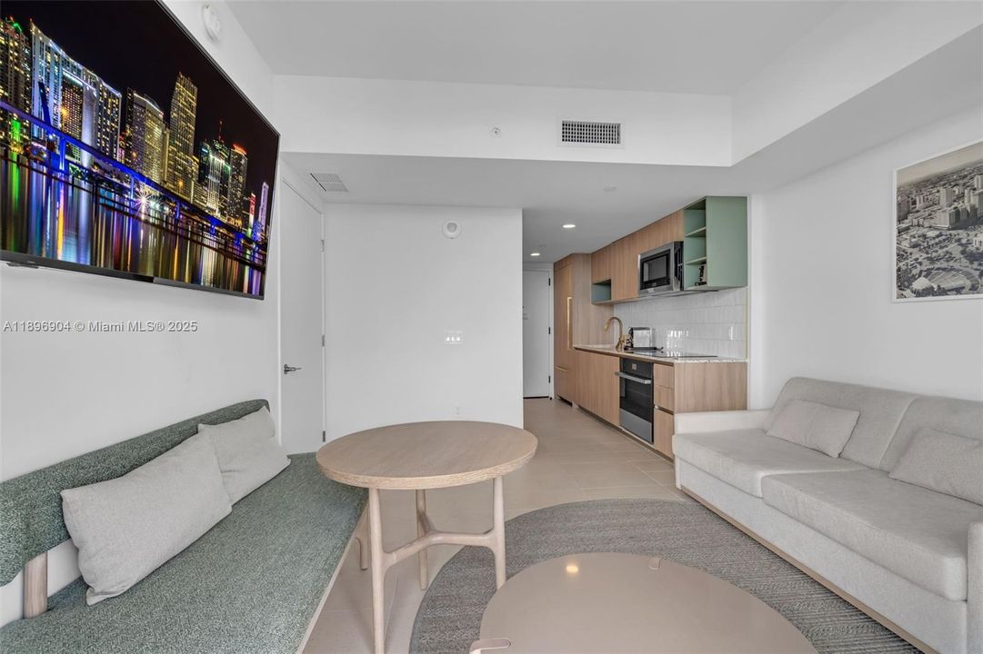 For Sale: $615,000 (1 beds, 1 baths, 540 Square Feet)