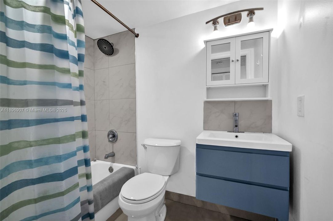 Под контрактом: $285,000 (2 спален, 2 ванн, 914 Квадратных фут)