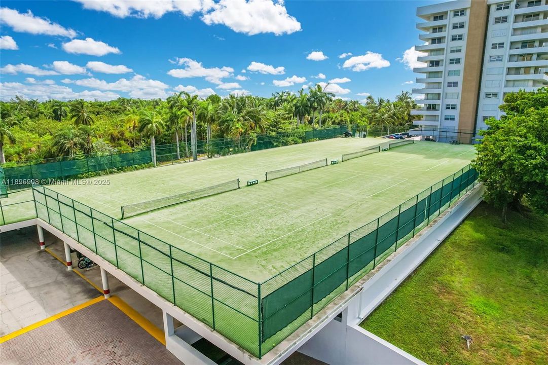 На продажу: $819,000 (1 спален, 1 ванн, 895 Квадратных фут)