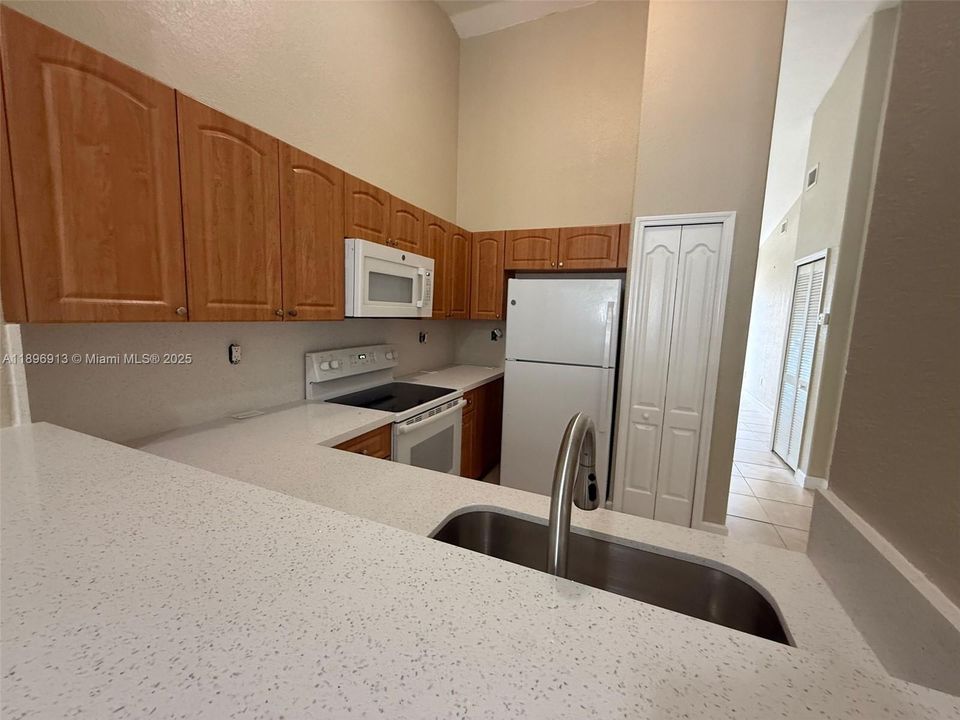 Active With Contract: $1,690 (2 beds, 2 baths, 930 Square Feet)