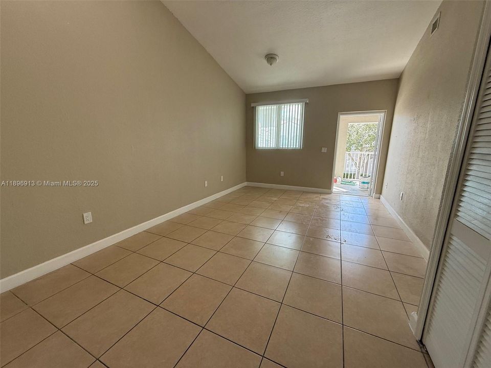 Active With Contract: $1,690 (2 beds, 2 baths, 930 Square Feet)