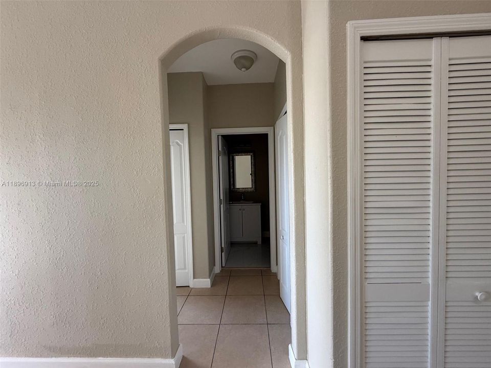 Active With Contract: $1,690 (2 beds, 2 baths, 930 Square Feet)