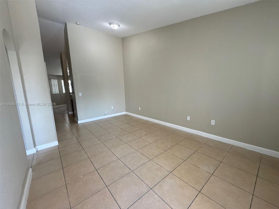 Active With Contract: $1,690 (2 beds, 2 baths, 930 Square Feet)