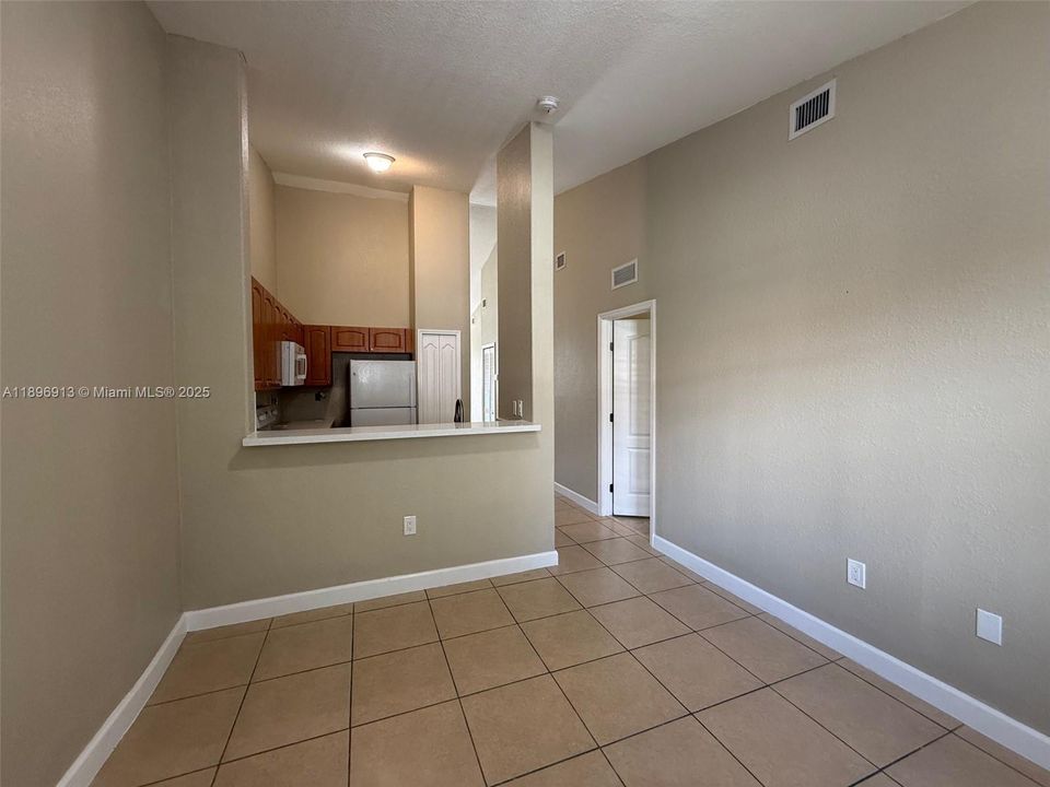 Active With Contract: $1,690 (2 beds, 2 baths, 930 Square Feet)