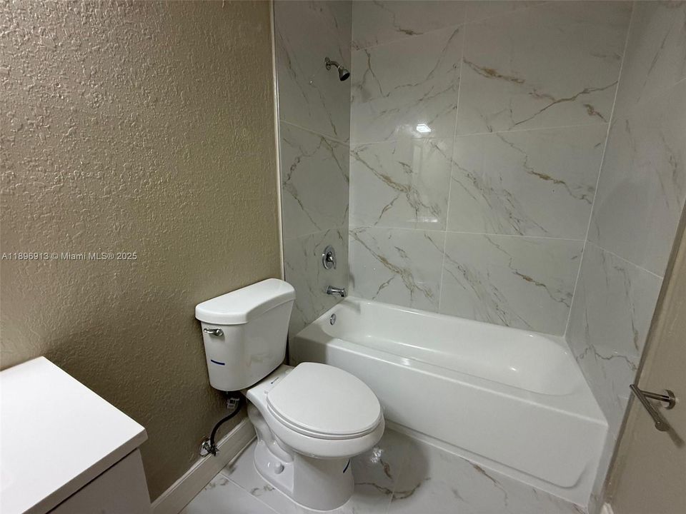 Active With Contract: $1,690 (2 beds, 2 baths, 930 Square Feet)