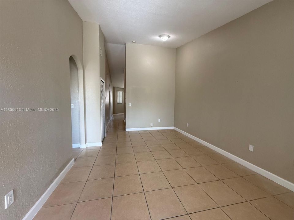 Active With Contract: $1,690 (2 beds, 2 baths, 930 Square Feet)