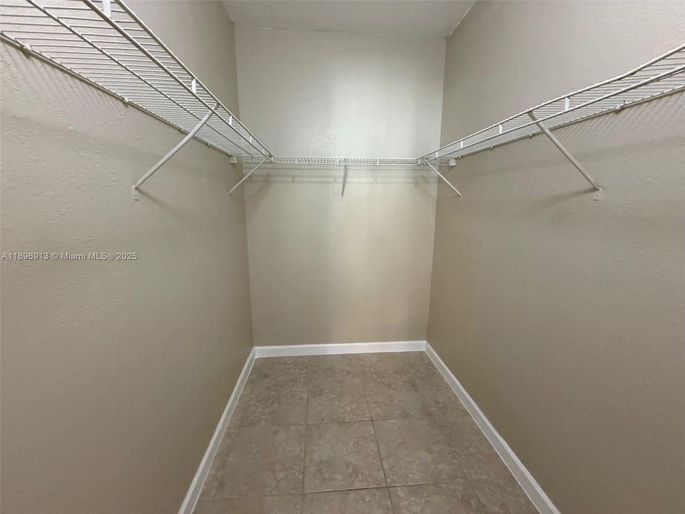 Active With Contract: $1,690 (2 beds, 2 baths, 930 Square Feet)