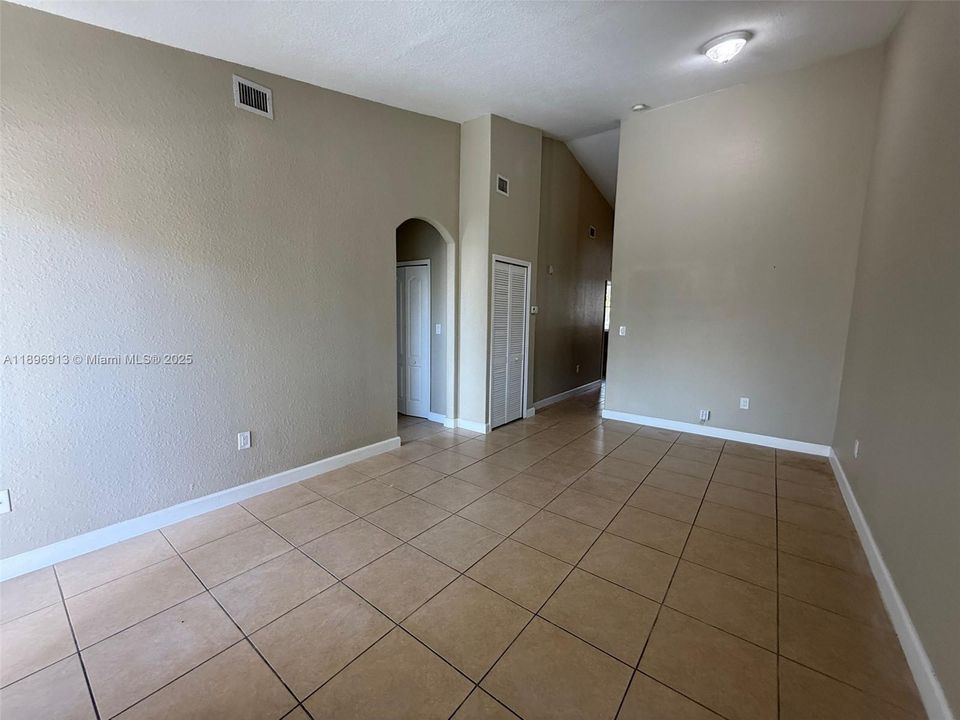 Active With Contract: $1,690 (2 beds, 2 baths, 930 Square Feet)