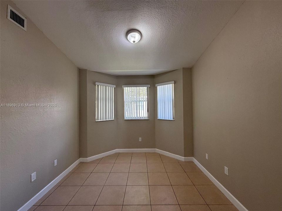 Active With Contract: $1,690 (2 beds, 2 baths, 930 Square Feet)