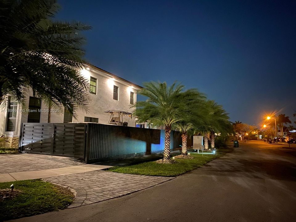 For Sale: $1,398,000 (5 beds, 4 baths, 3261 Square Feet)