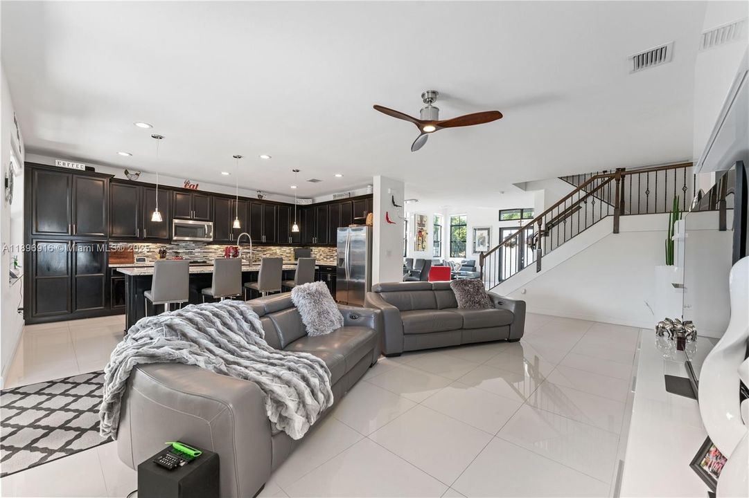 For Sale: $1,398,000 (5 beds, 4 baths, 3261 Square Feet)