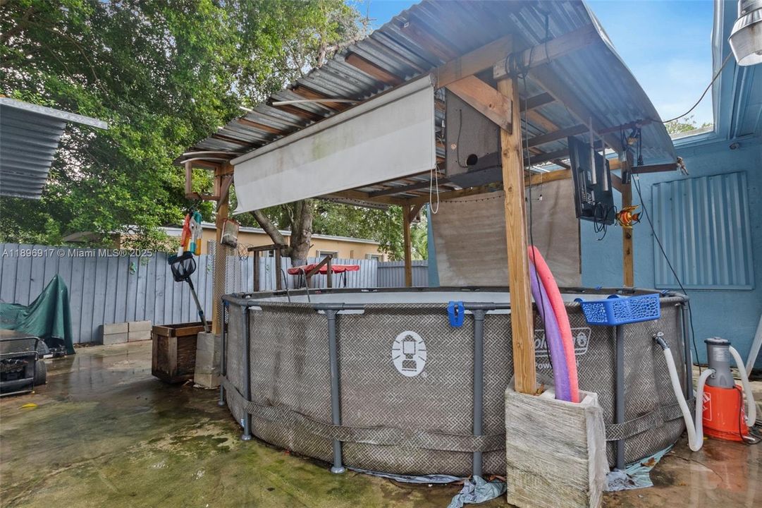 На продажу: $414,000 (2 спален, 1 ванн, 662 Квадратных фут)