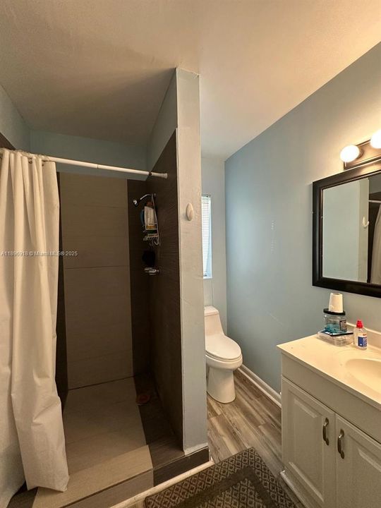 Active With Contract: $450,000 (5 beds, 3 baths, 1705 Square Feet)