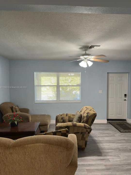 Active With Contract: $450,000 (5 beds, 3 baths, 1705 Square Feet)