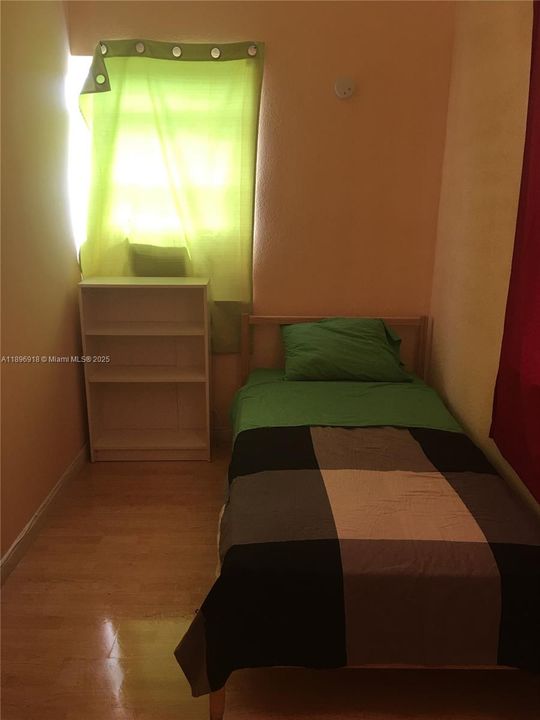 Active With Contract: $450,000 (5 beds, 3 baths, 1705 Square Feet)