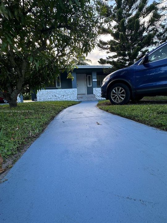 Active With Contract: $450,000 (5 beds, 3 baths, 1705 Square Feet)