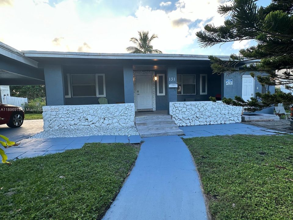 Active With Contract: $450,000 (5 beds, 3 baths, 1705 Square Feet)