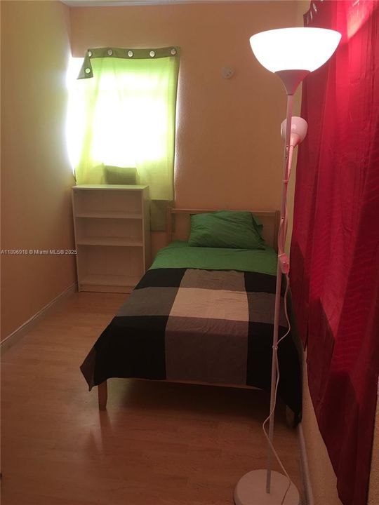 Active With Contract: $450,000 (5 beds, 3 baths, 1705 Square Feet)