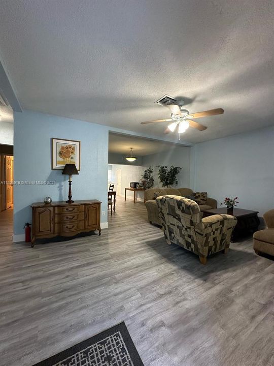 Active With Contract: $450,000 (5 beds, 3 baths, 1705 Square Feet)