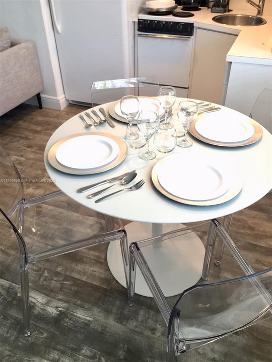 Recently Rented: $2,000 (1 beds, 1 baths, 420 Square Feet)