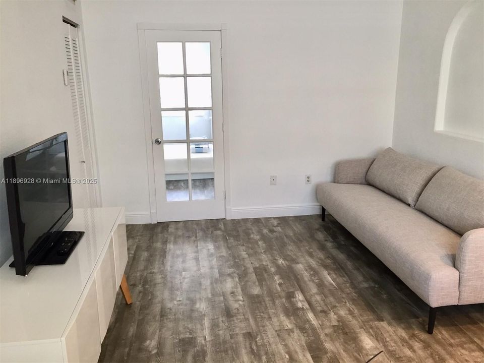 Recently Rented: $2,000 (1 beds, 1 baths, 420 Square Feet)