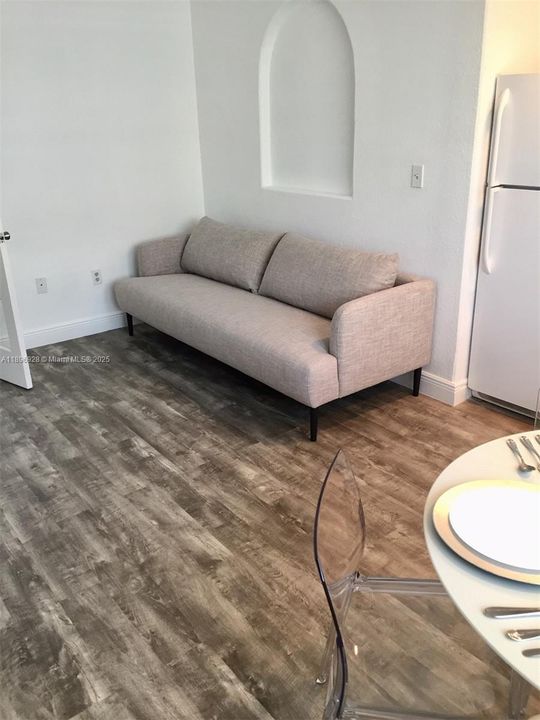 Recently Rented: $2,000 (1 beds, 1 baths, 420 Square Feet)