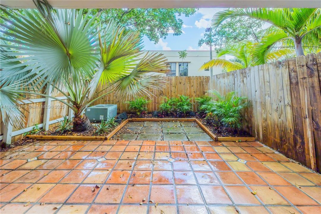 En Venta: $615,000 (2 camas, 2 baños, 1415 Pies cuadrados)