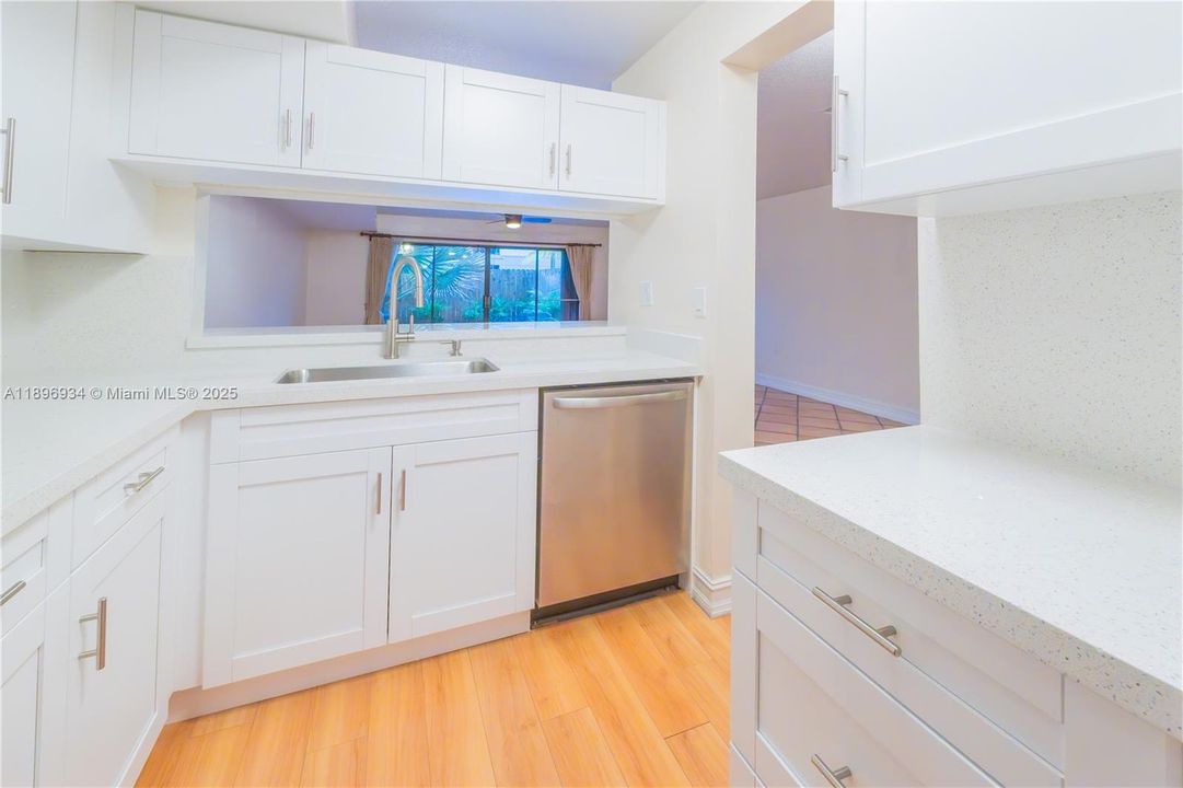 En Venta: $615,000 (2 camas, 2 baños, 1415 Pies cuadrados)