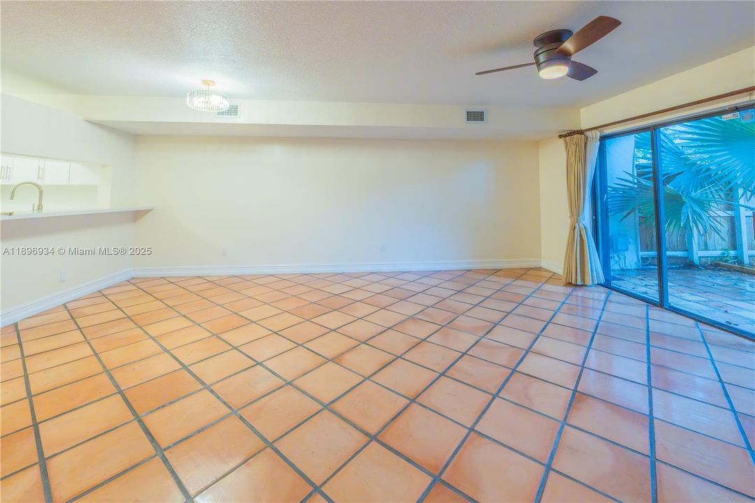 En Venta: $615,000 (2 camas, 2 baños, 1415 Pies cuadrados)