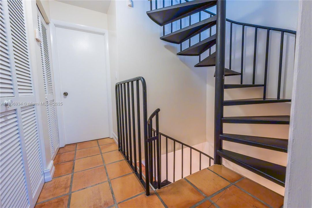 En Venta: $615,000 (2 camas, 2 baños, 1415 Pies cuadrados)